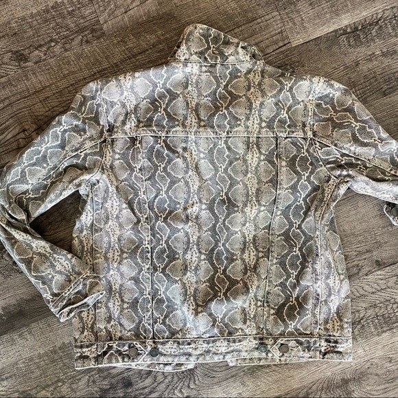 BLANKNYC | Snake print denim jacket - Picture 6 of 7
